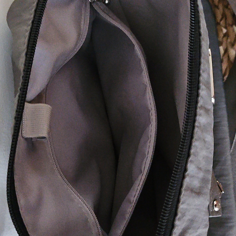 🎉HP🎉 Baggallini Charcoal Crossbody Bag - Picture 6 of 7
